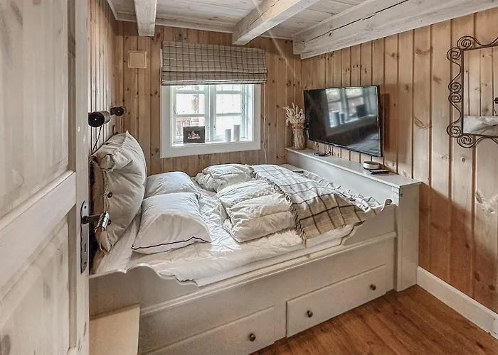 4 Bedroom Cozy In Gol