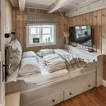 4 Bedroom Cozy In Gol
